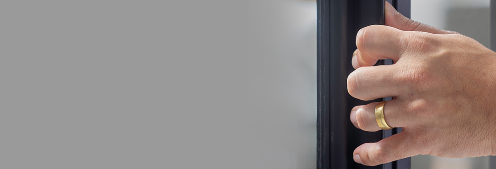 <p><strong>Puxador com Alça Dupla: </strong><span style="font-weight: 400;">Sem desgaste, sem ruídos visuais</span></p>
