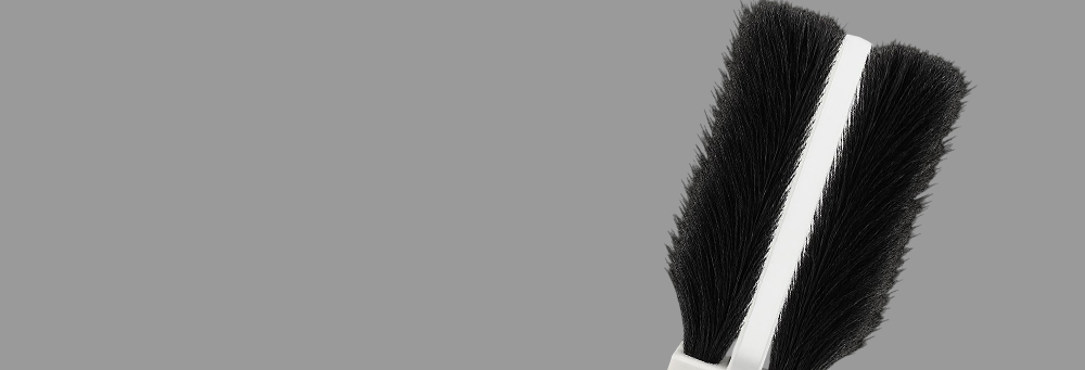 <p><span style="font-weight: 400;"><strong> Escova de Vedação Exclusiva:</strong> </span><span style="font-weight: 400;">Acústica avançada e proteção total</span></p>
